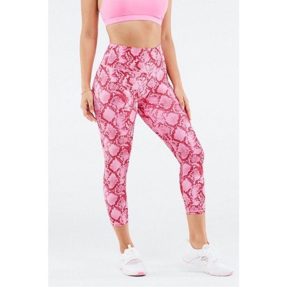 Fabletics PowerHold Pink Snakeskin Capri Leggings NWT Size L